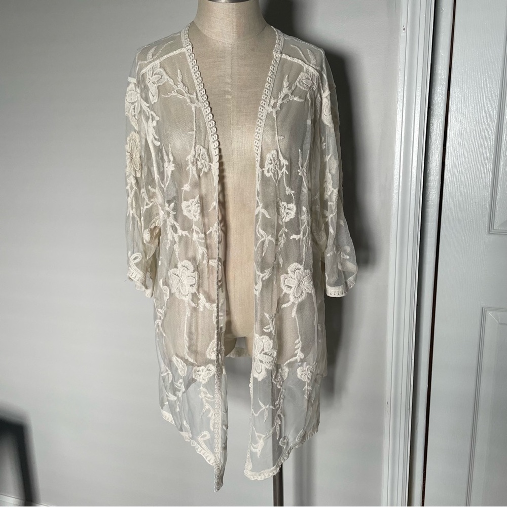 EVRI cream lace kimono size 0X/1X